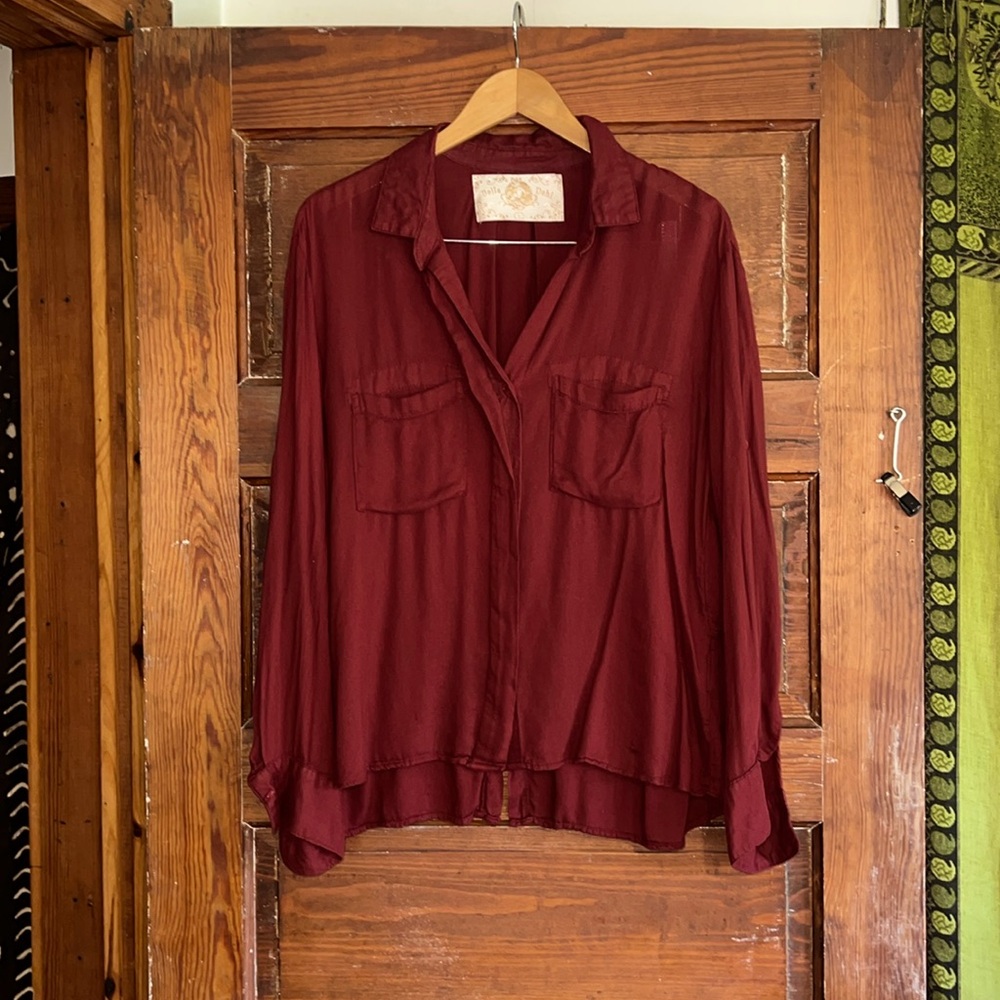 Bella Dahli duck tail button down blouse